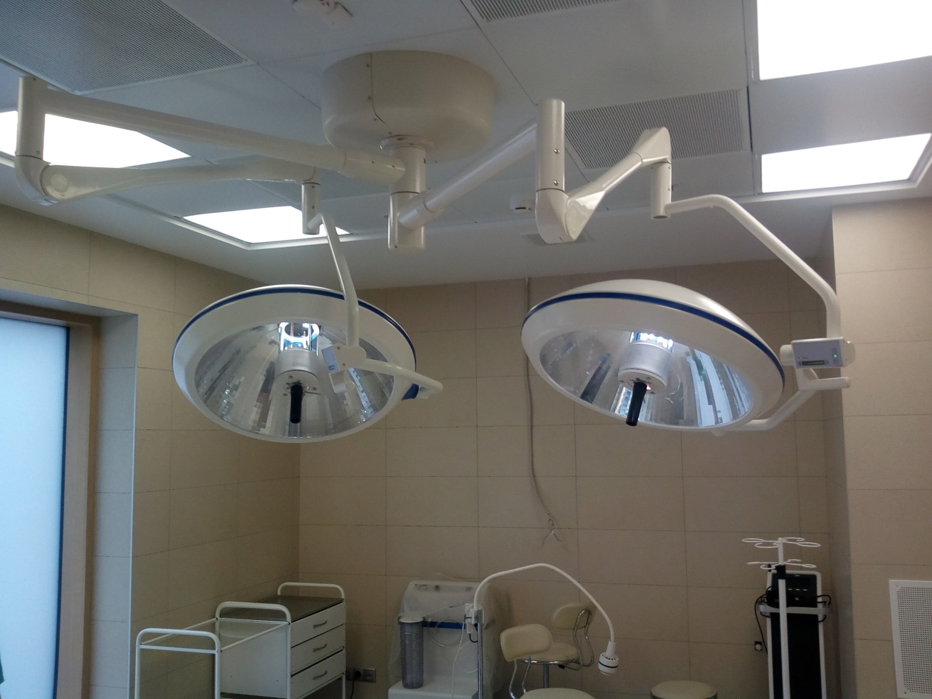 Светильник YDZ700/700 в косметологической клинике, г. Москва.